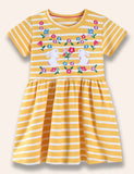 Gestreiftes Kleid mit Osterhasen-Applikation