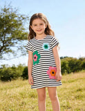 Süßes Kleid mit Blumenapplikationen